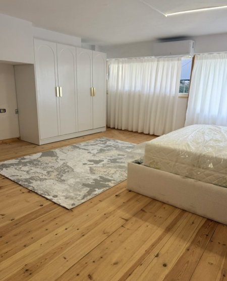 Tirane, jepet me qera apartament 1+1 Kati 0, 700 € (Prane Viles Goldi, Rruga e Dibres)