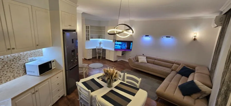 Tirane, jepet me qera apartament 3+1 Kati 2, 118 m² 1.000 € (Rruga e Zallit)