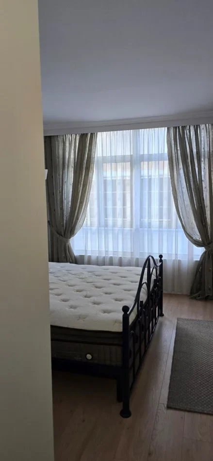 Tirane, jepet me qera apartament 3+1 Kati 2, 118 m² 1.000 € (Rruga e Zallit)