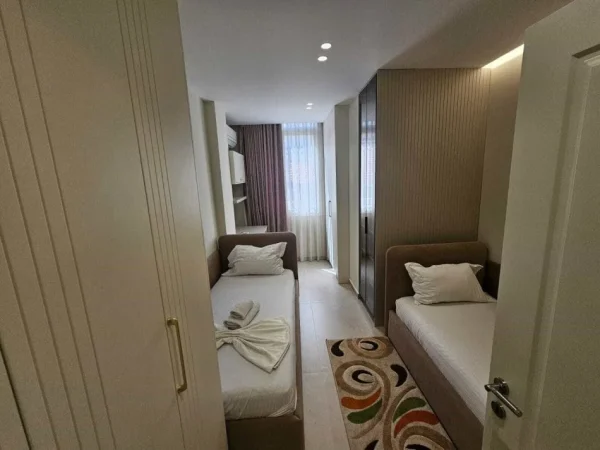 Tirane, jepet me qera apartament 2+1 Kati 3, 110 m² 1.300 € (Rruga e Kavajes)