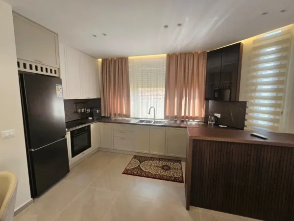 Tirane, jepet me qera apartament 2+1 Kati 3, 110 m² 1.300 € (Rruga e Kavajes)