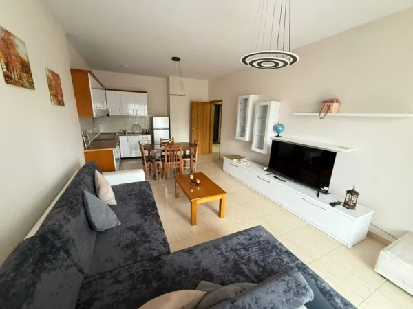 Tirane, jepet me qera apartament 1+1 Kati 5, 80 m² 680 € (Rruga e Elbasanit)