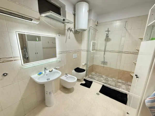 Tirane, jepet me qera apartament 1+1 Kati 5, 80 m² 680 € (Rruga e Elbasanit)