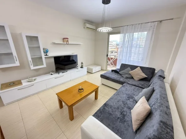 Tirane, jepet me qera apartament 1+1 Kati 5, 80 m² 680 € (Rruga e Elbasanit)