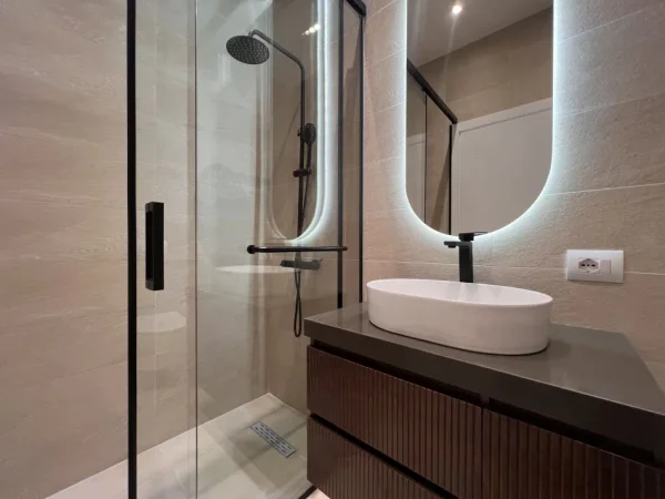 Tirane, shitet 1+1+Ballkon Kati 4, 165.000 € 