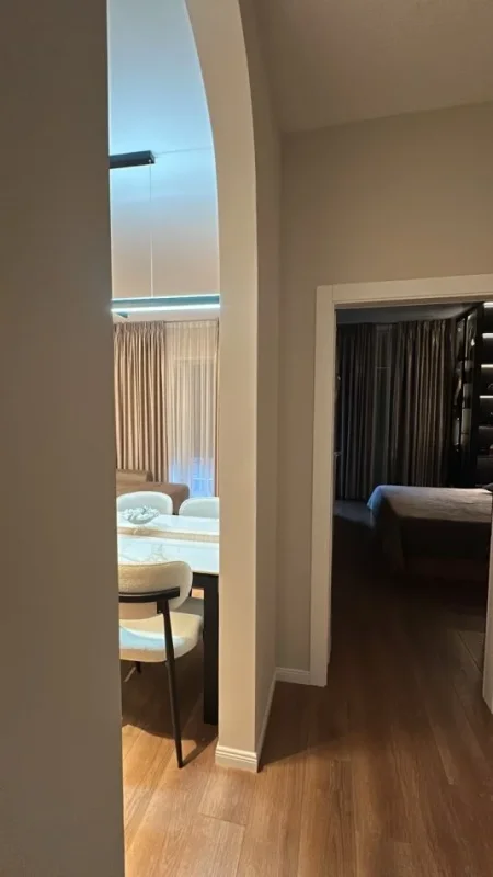 Tirane, shitet 1+1+Ballkon Kati 4, 165.000 € 