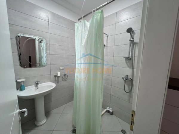 Tirane, jepet me qera apartament 2+1+Ballkon Kati 8, 1.100 m² 1.100 € (Qemal Stafa)