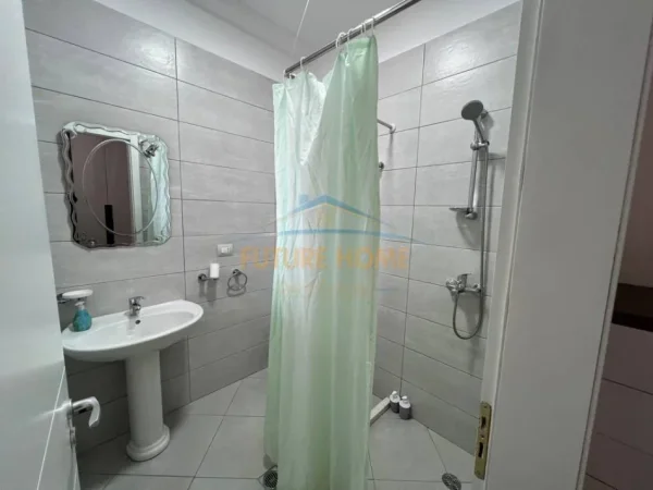 Tirane, jepet me qera apartament 2+1+Ballkon Kati 8, 1.100 m² 1.100 € (Qemal Stafa)