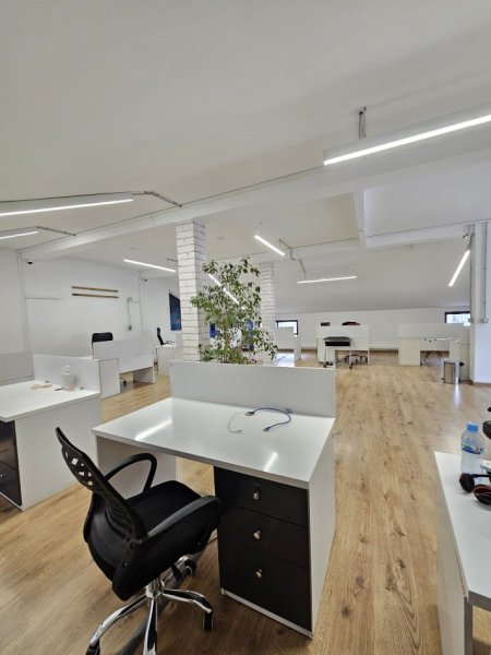 Në BLLOK  jepet me qera ambjent bisnesi Kati 1, 311 m² 3.500 € (rruga Sami frasheri)