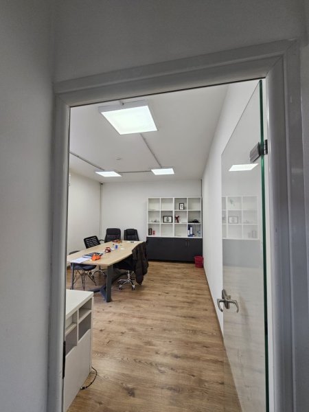 Në BLLOK  jepet me qera ambjent bisnesi Kati 1, 311 m² 3.500 € (rruga Sami frasheri)