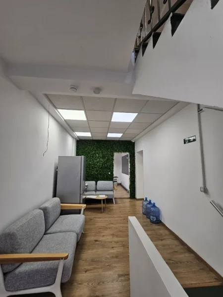 Në BLLOK  jepet me qera ambjent bisnesi Kati 1, 311 m² 3.500 € (rruga Sami frasheri)