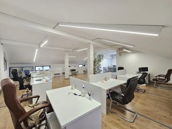 Në BLLOK  jepet me qera ambjent bisnesi Kati 1, 311 m² 3.500 € (rruga Sami frasheri)