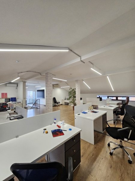 Në BLLOK  jepet me qera ambjent bisnesi Kati 1, 311 m² 3.500 € (rruga Sami frasheri)