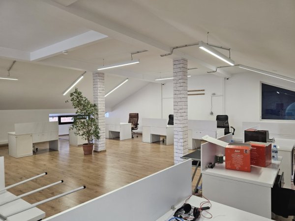 Në BLLOK  jepet me qera ambjent bisnesi Kati 1, 311 m² 3.500 € (rruga Sami frasheri)