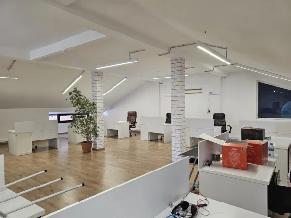 Në BLLOK  jepet me qera ambjent bisnesi Kati 1, 311 m² 3.500 € (rruga Sami frasheri)