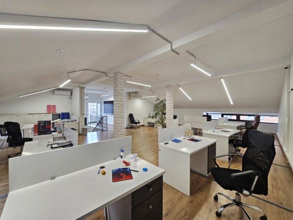 Në BLLOK  jepet me qera ambjent bisnesi Kati 1, 311 m² 3.500 € (rruga Sami frasheri)