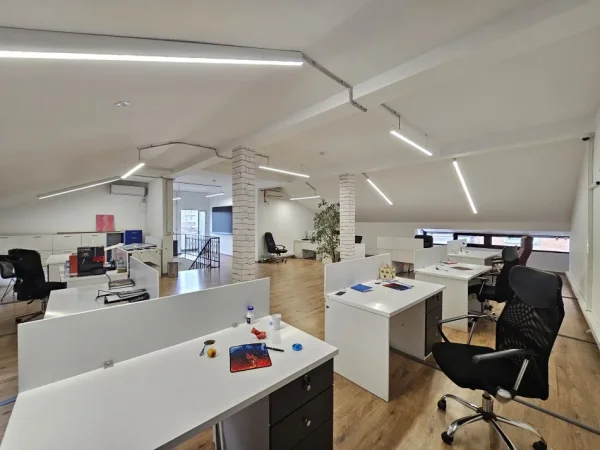 Në BLLOK  jepet me qera ambjent bisnesi Kati 1, 311 m² 3.500 € (rruga Sami frasheri)