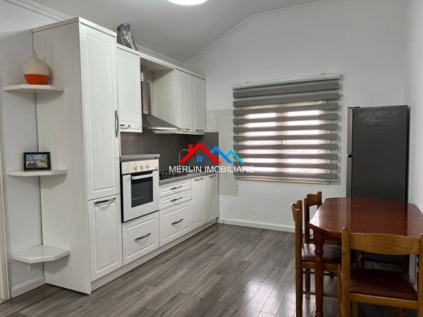 Tirane, jepet me qera apartament 2+1+Ballkon Kati 3, 115 m² 510 € (RRUGA PJETER BUDI,QYTET STUDENTI)