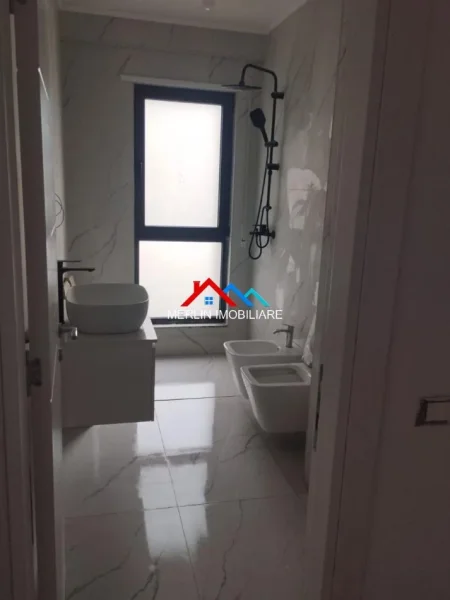 Tirane, jepet me qera apartament 1+1+Ballkon Kati 5, 72 m² 550 € (BULEVARDI I RI)