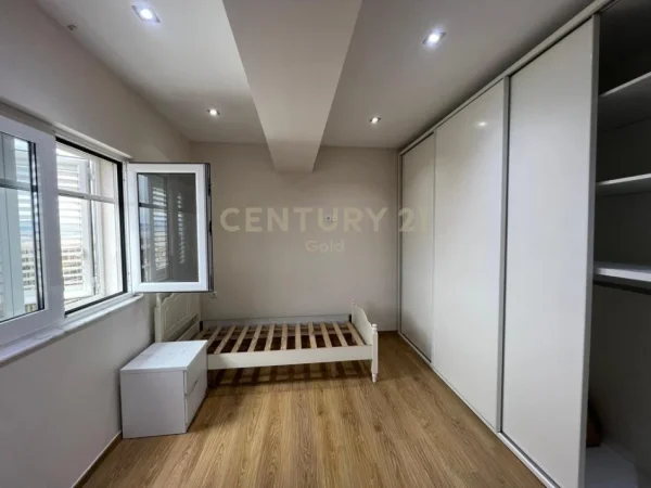 Tirane, jepet me qera apartament 2+1 Kati 12, 100 m² 600 € 