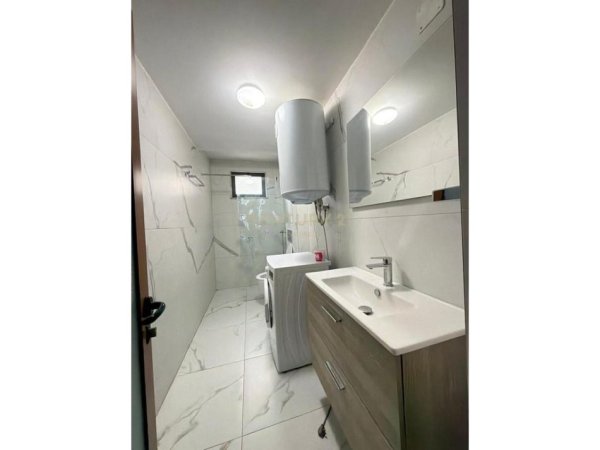 Tirane, jepet me qera apartament 2+1 Kati 1, 80 m² 550 € 