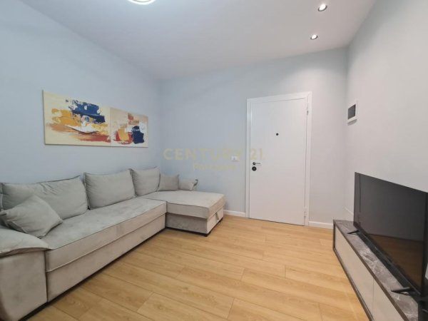 Tirane, jepet me qera apartament 1+1 Kati 7, 55 m² 550 € (Dritan Hoxha)