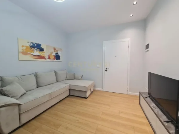 Tirane, jepet me qera apartament 1+1 Kati 7, 55 m² 550 € (Dritan Hoxha)