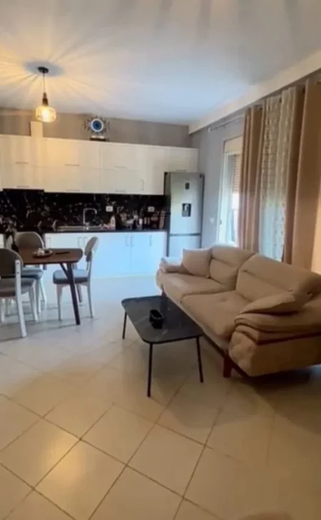 Tirane, jepet me qera apartament 1+1+Ballkon Kati 2, 55 m² 550 € (KODRA E DIELLIT)