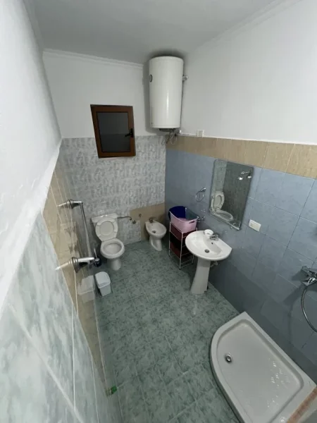 Tirane, jepet me qera Vile 1+1 , 50 m² 300 € (https://maps.app.goo.gl/1VJBDDyXmExKnieMA?g_st=ic)