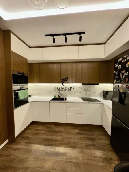 Tirane, shitet apartament 3+1+Ballkon Kati 3, 123 m² 250.000 € (OASIS RESIDENCE)