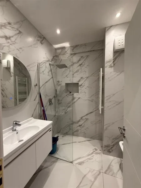 Tirane, jepet me qera apartament 1+1+Ballkon Kati 5, 70 m² 600 € (ASTIR)