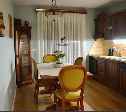 Tirane, jepet me qera apartament 2+1+Ballkon Kati 4, 80 m² 800 € (RRUGA E KAVAJES)