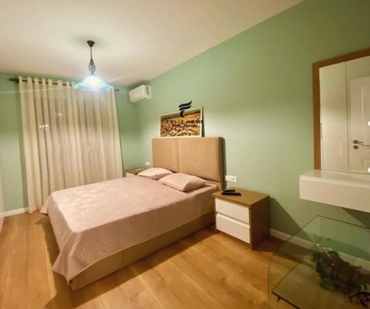 Tirane, jepet me qera apartament 2+1+Ballkon Kati 4, 80 m² 800 € (RRUGA E KAVAJES)
