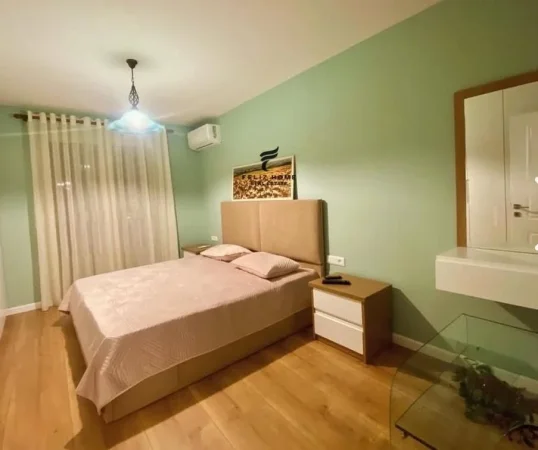 Tirane, jepet me qera apartament 2+1+Ballkon Kati 4, 80 m² 800 € (RRUGA E KAVAJES)