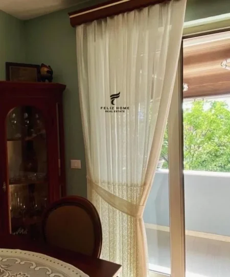 Tirane, jepet me qera apartament 2+1+Ballkon Kati 4, 80 m² 800 € (RRUGA E KAVAJES)