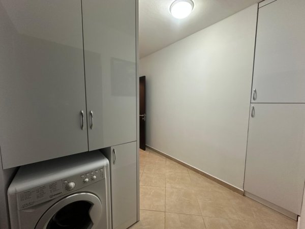 Tirane, jepet me qera apartament 2+1+Ballkon Kati 3, 106 m² 800 € (Jordan Misja)