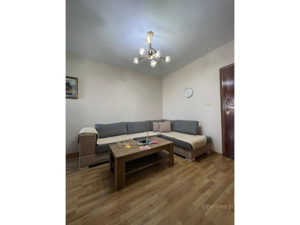 Tirane, jepet me qera apartament 2+1 Kati 4, 80 m² 550 € (Laprake)