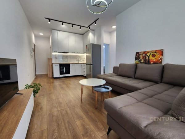 Tirane, jepet me qera apartament 2+1 Kati 5, 70 m² 820 € (Pazari Ri)