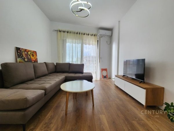 Tirane, jepet me qera apartament 2+1 Kati 5, 70 m² 820 € (Pazari Ri)