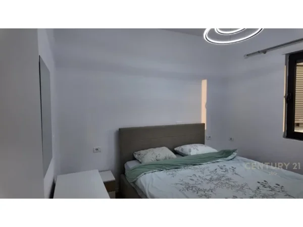 Tirane, jepet me qera apartament 2+1 Kati 5, 70 m² 820 € (Pazari Ri)