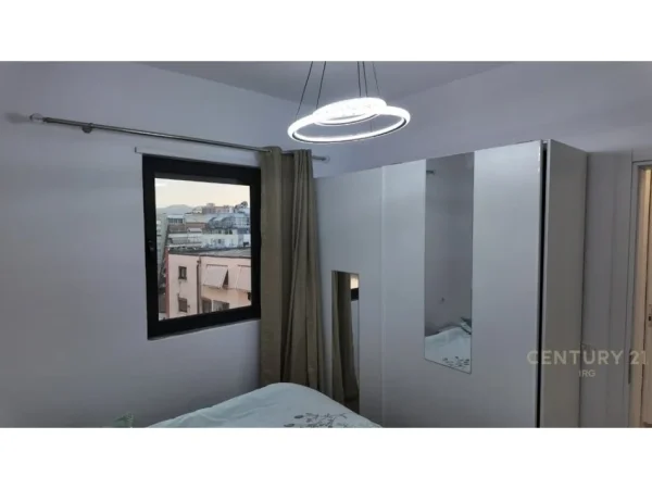 Tirane, jepet me qera apartament 2+1 Kati 5, 70 m² 820 € (Pazari Ri)