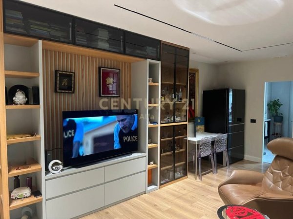 Tirane, jepet me qera apartament 2+1 Kati 4, 110 m² 1.500 € (Shallvaret)