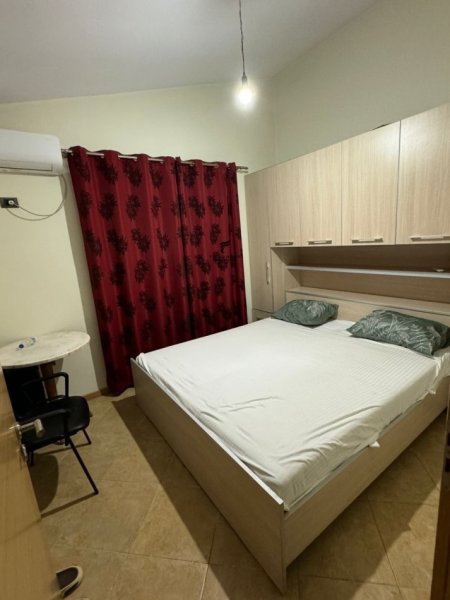 Tirane, jepet me qera apartament 1+1+Ballkon Kati 1, 65 m² 400 € (SHKOZE)