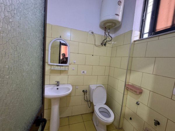 Tirane, jepet me qera apartament 1+1+Ballkon Kati 0, 48 m² 280 € (ne rrugen Besim Fagu Tirane.)