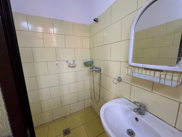 Tirane, jepet me qera apartament 1+1+Ballkon Kati 0, 48 m² 280 € (ne rrugen Besim Fagu Tirane.)