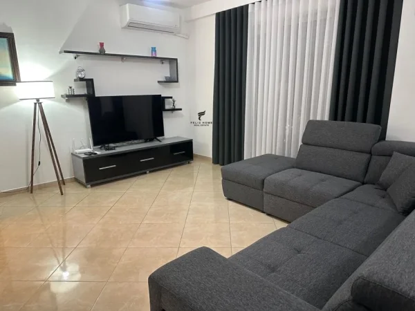 Tirane, jepet me qera apartament 2+1+Ballkon Kati 3, 80 m² 800 € (JORDAN MISJA)