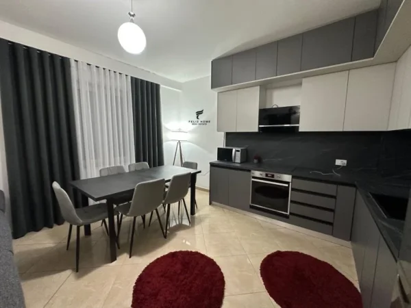 Tirane, jepet me qera apartament 2+1+Ballkon Kati 3, 80 m² 800 € (JORDAN MISJA)