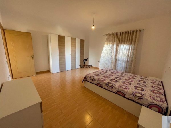 Tirane, jepet me qera apartament 2+1+Ballkon Kati 4, 100 m² 500 € (STACIONI TRENIT)