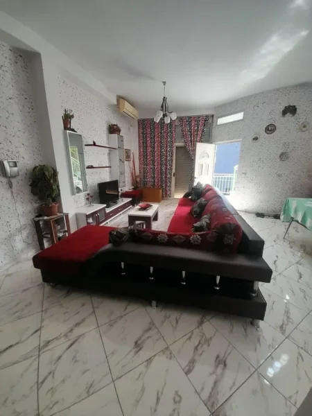Tirane, jepet me qera Vile 1+1+Ballkon Kati 4, 65 m² 400 € (Tek 5 Maj, Tiranë)