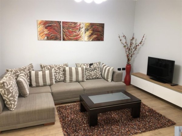 Tirane, jepet me qera apartament 1+1+Ballkon Kati 2, 65 m² 650 € (MYSLYM SHYRI)